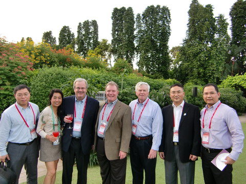 Taking a group photo with the delegants attending the conforence in front of the Presedential Palace
